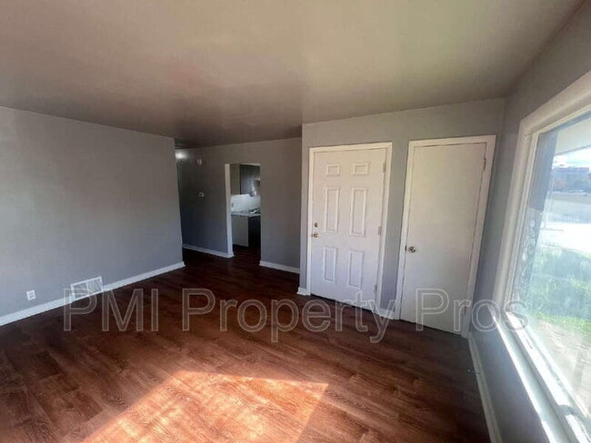 Building Photo - 5650 N 61st St