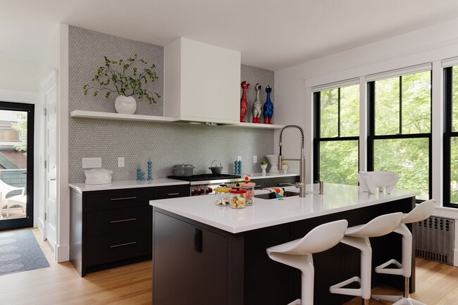 Building Photo - 21 Walnut St