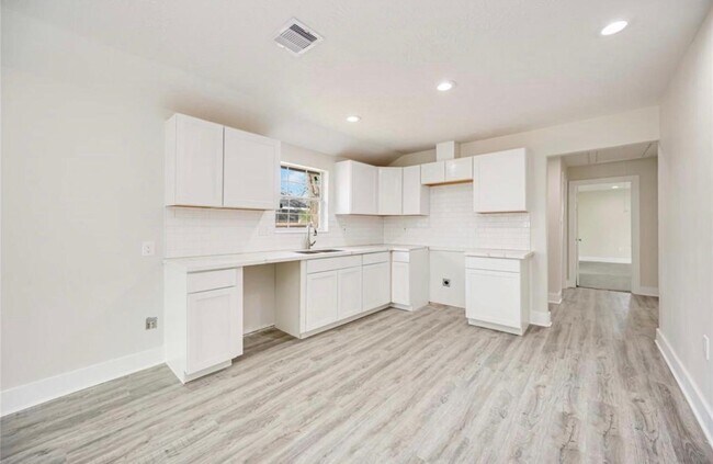 Building Photo - 7921 Little St
