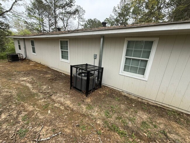 Building Photo - Quaint 2 bed townhome in culdesac