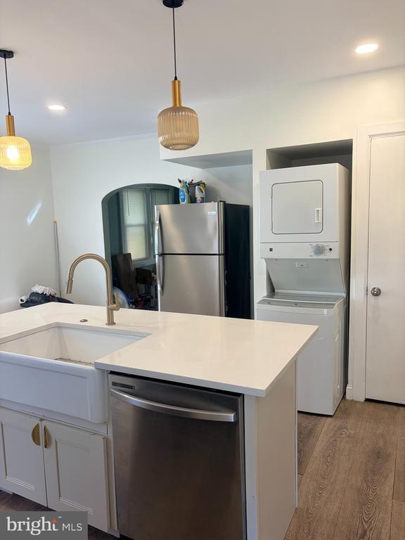 Building Photo - 60 W Broadway Ave