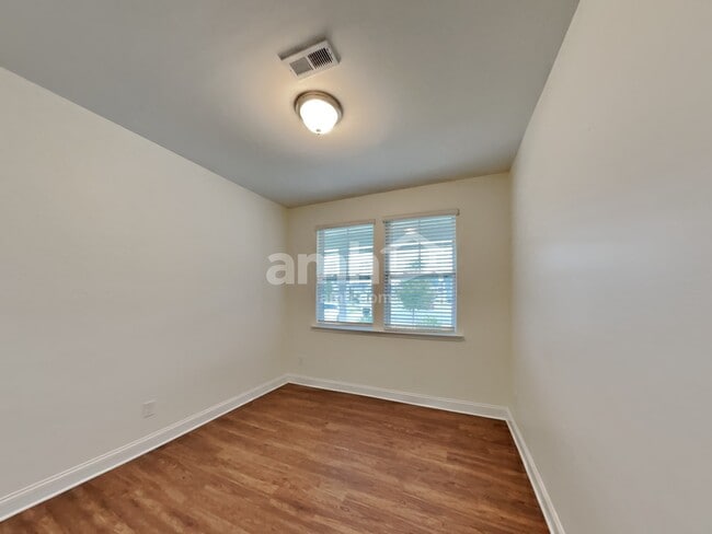 Building Photo - 136 Hamilton Park Dr