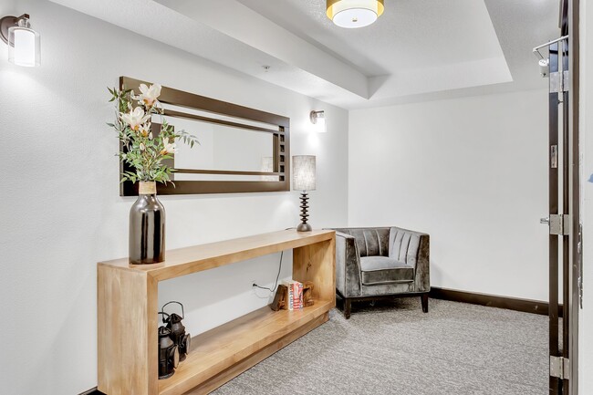 Building Photo - Luxury One-Bedroom Condo in Downtown Gresh...