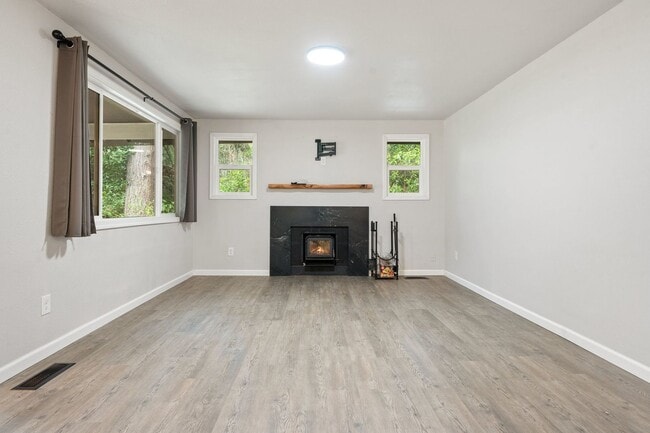 Building Photo - Rambler in Port Orchard with Fenced Yard