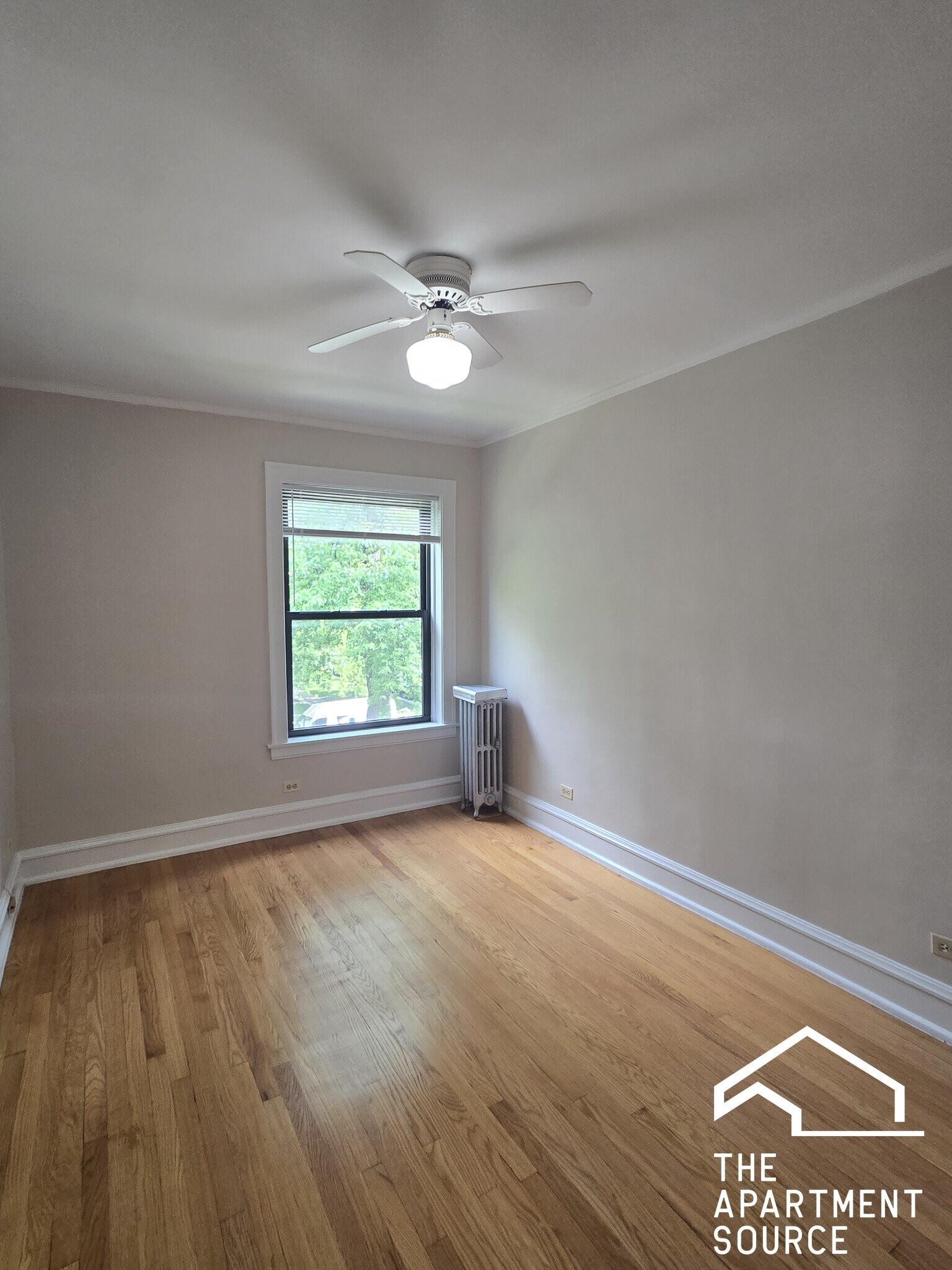 Building Photo - 1503 W Chase Ave