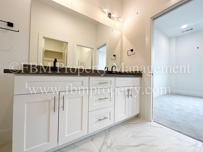 Building Photo - 2610 Kimsey Dr