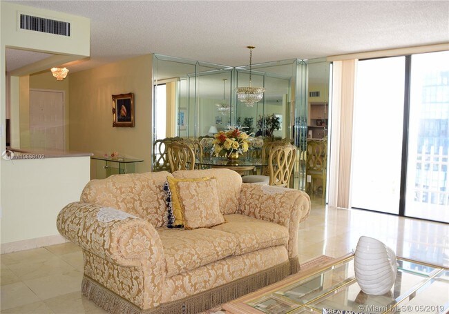 Building Photo - 6061 Collins Ave