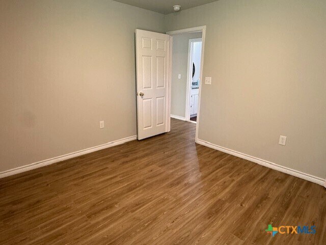 Building Photo - 2410 Westcliff Rd