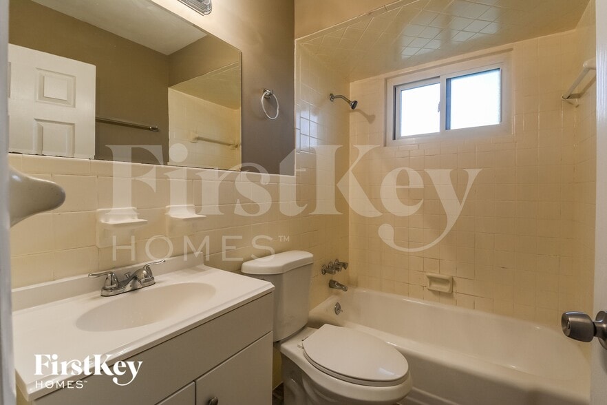 Building Photo - 400 Humes Ln
