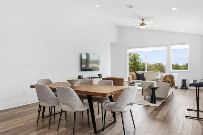 Building Photo - 1108 Chapote Ter