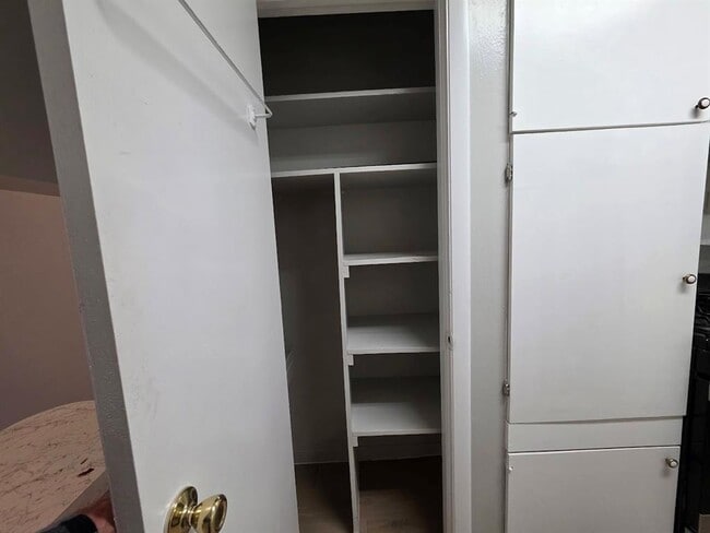 Building Photo - 701 E 45th St