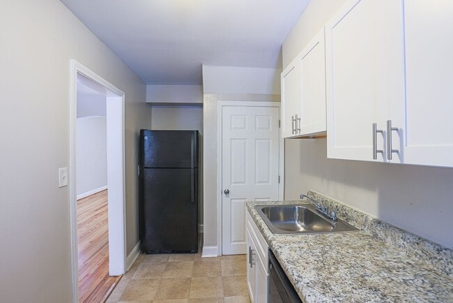 Building Photo - 1154 Elm Rd