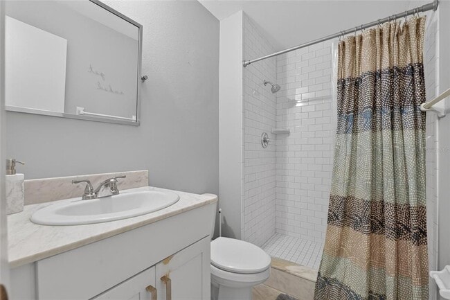 Building Photo - 3812 N Oak Dr