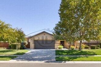 Building Photo - 1568 Minories Dr