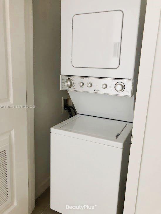 Building Photo - 1600 NE 1st Ave