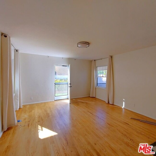 Building Photo - 341 S Rodeo Dr