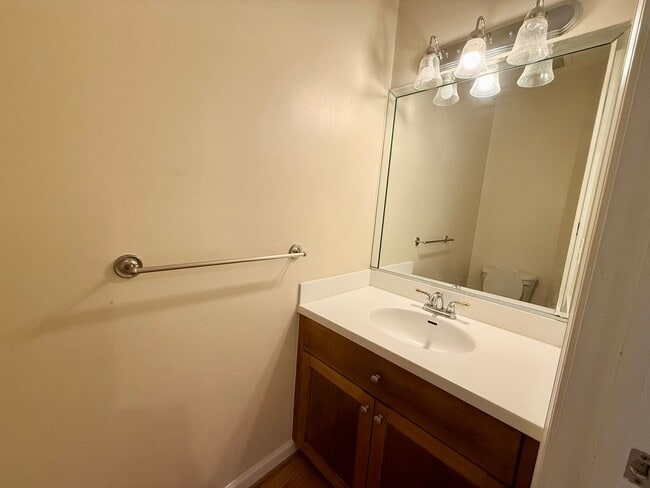 Building Photo - Gorgeous 3 story, 3 bed home in Ocean Park!