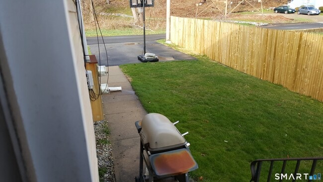 Building Photo - 71 1/2 Park Ave