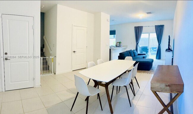 Building Photo - 2624 SE 11th Ct