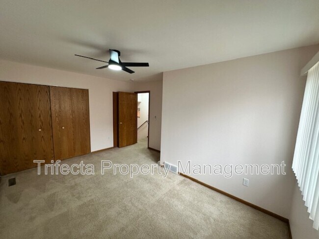 Building Photo - 807 Ptarmigan Pl