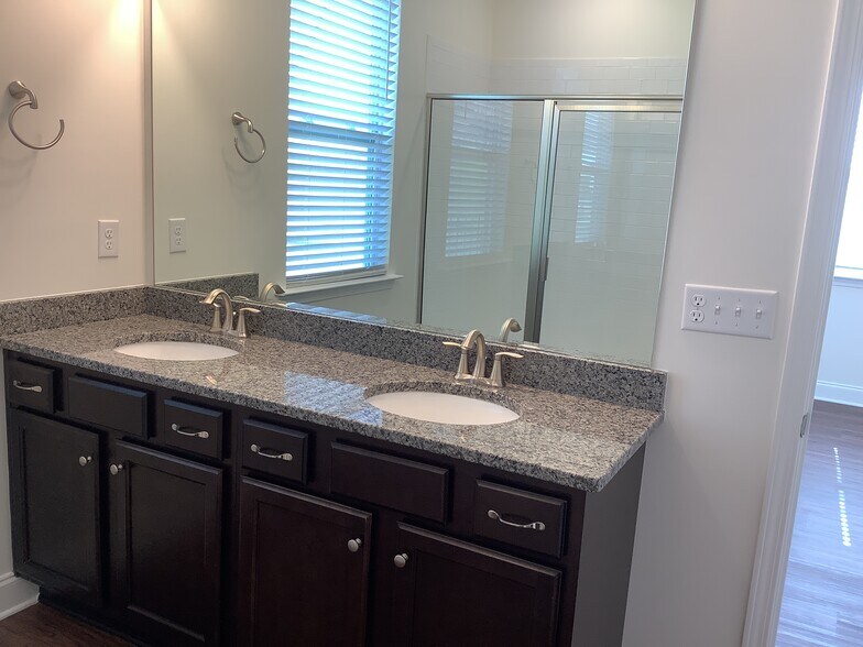 Building Photo - 173 River Hwy