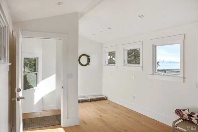 Building Photo - 386 Greenwood Beach Rd