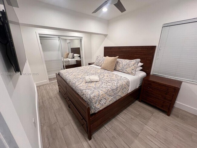 Building Photo - 3675 SW 26th St