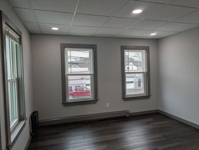 Building Photo - 36 Main St