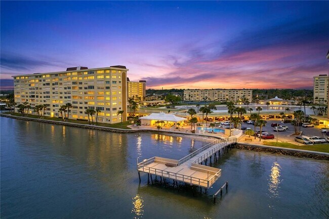 Building Photo - 4650 Cove Cir