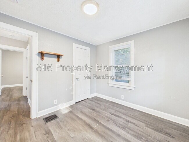 Building Photo - 6808 S Benton Ave