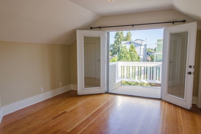 Building Photo - 4Bd/2.75Ba Seattle House