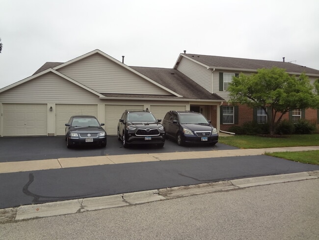 Primary Photo - 1127 N Red Oak Cir