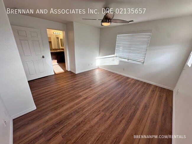 Building Photo - 3 bed, 2.5 bath Townhome, 2 Car Garage, Ea...