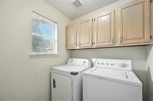 Building Photo - 2711 Primrose Ln