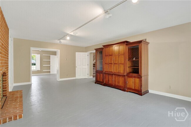 Building Photo - 5 Anchor Ct