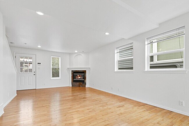 Building Photo - 3633 22nd Ave W