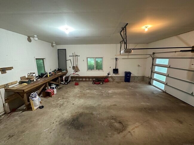 Building Photo - 451 Pine Tree Dr