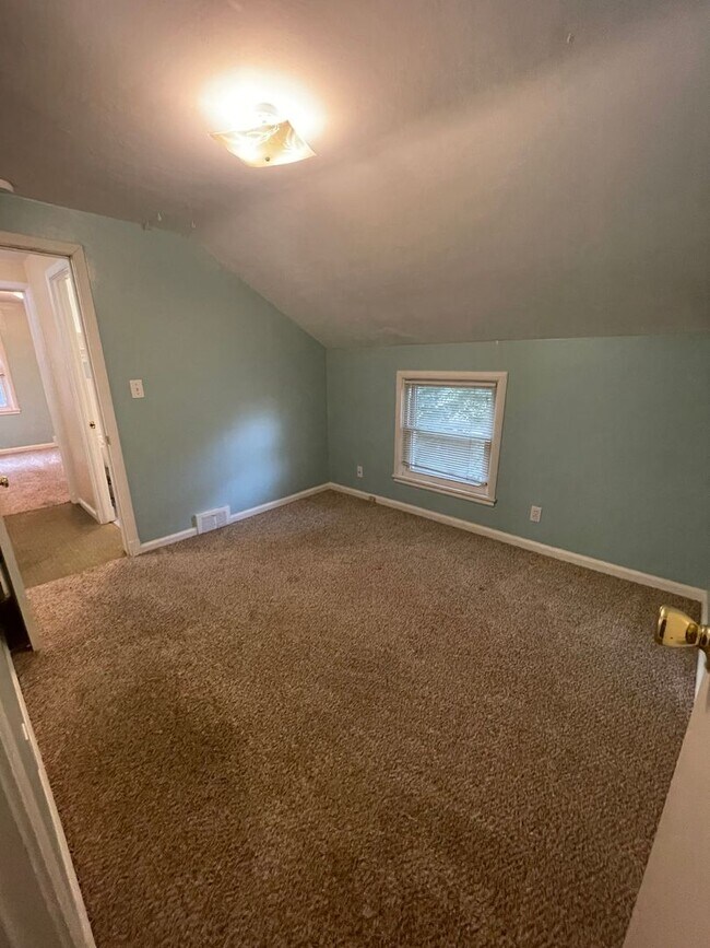 Building Photo - Three Bedroom House for 2026/27!