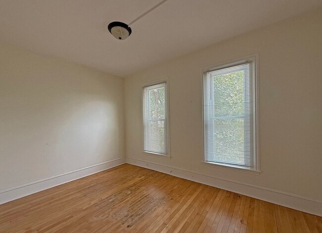 Building Photo - Single Family Home Located Near Medical Mi...