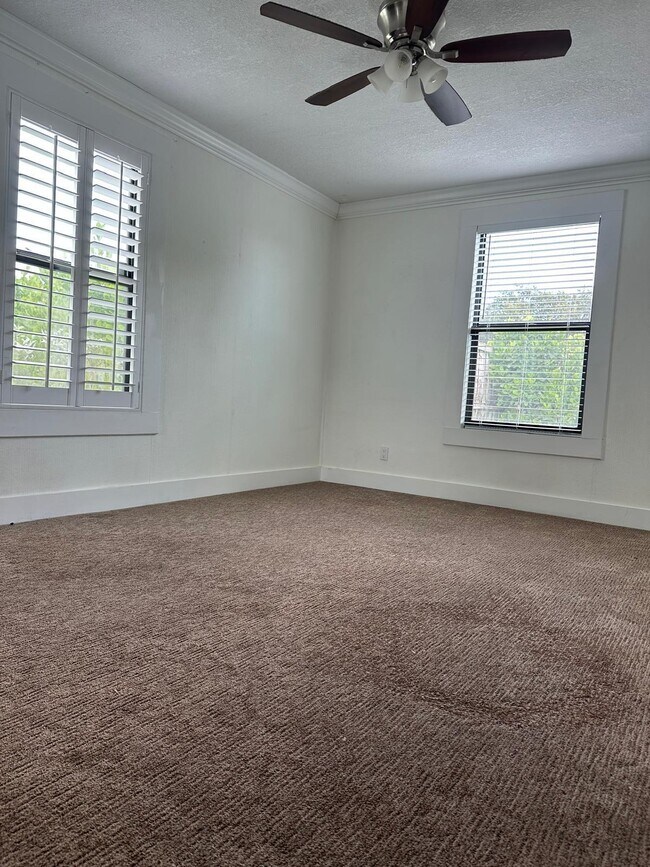 Building Photo - 2940 Cherokee Rd