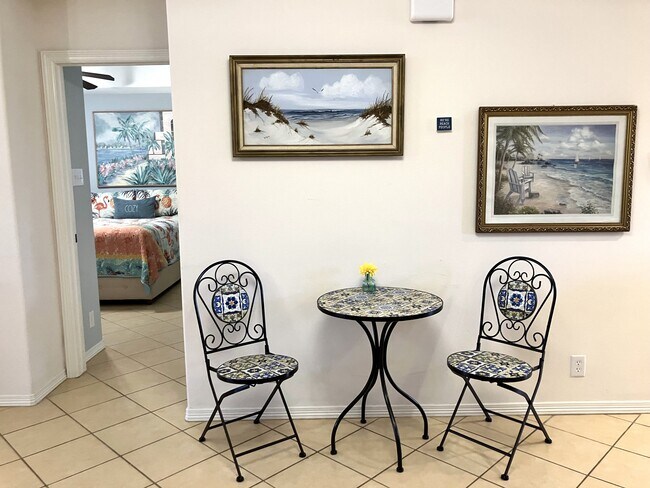 Building Photo - 2 S Bay Hill Dr