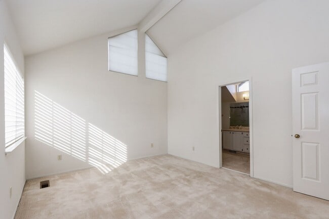 Building Photo - 3 Bed / 3 Bath single family home with huge backyard in Foster City. YouTube tour!!