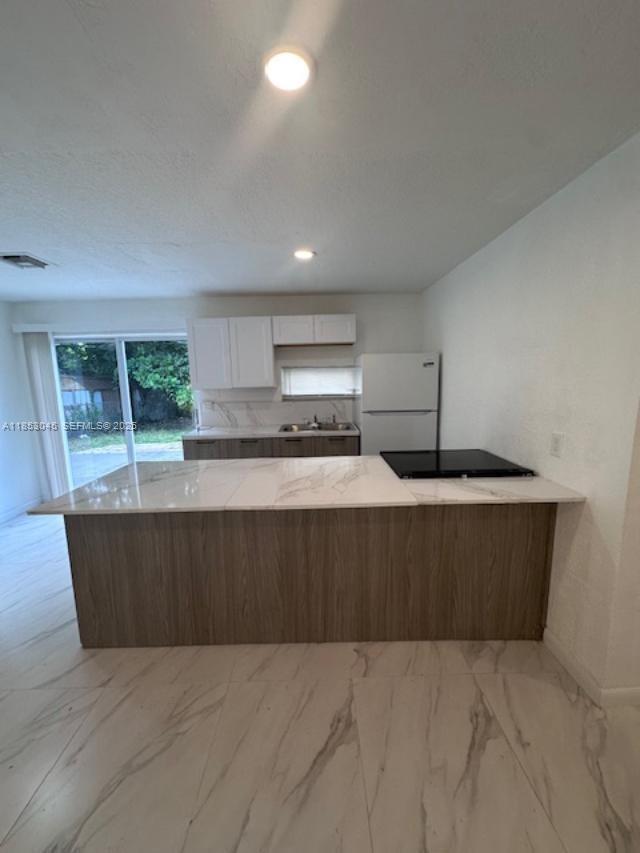 Building Photo - 4285 SW 48th Ct