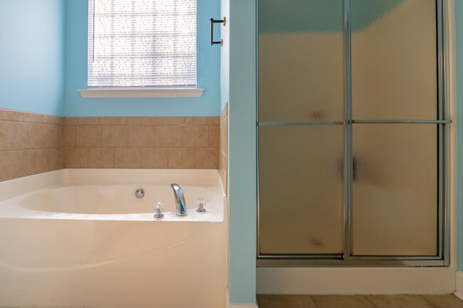 Building Photo - 862 Tyler Woods Dr