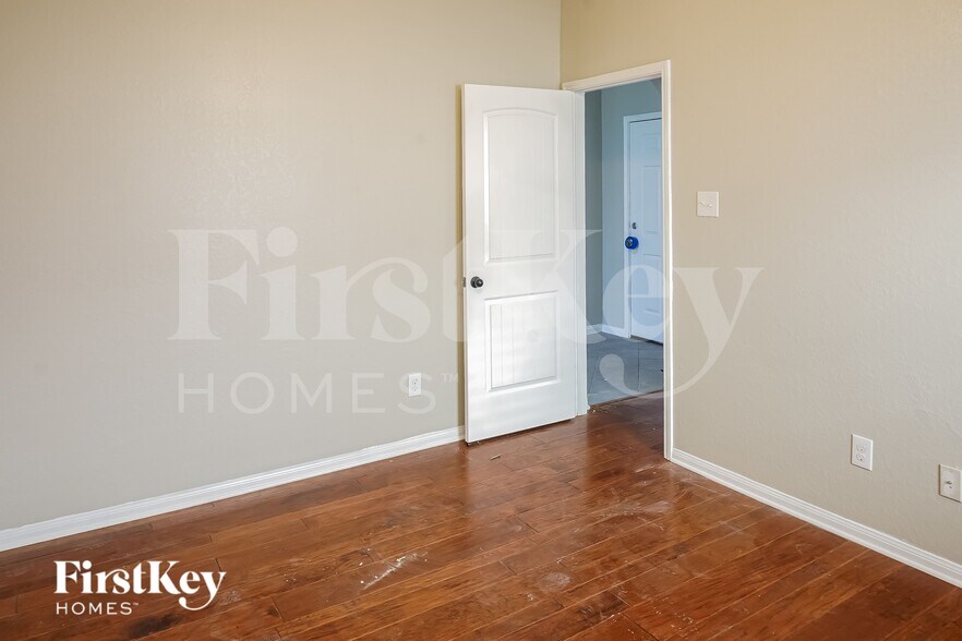Building Photo - 297 Country Crossing Cir