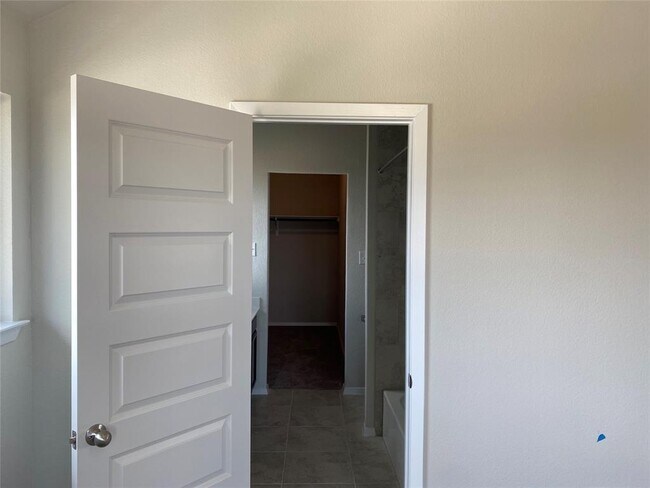 Building Photo - 106 Crooked Trail