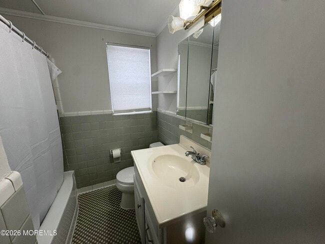 Building Photo - 75 Manor Dr