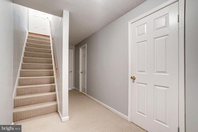 Building Photo - 12111 Wedgeway Pl