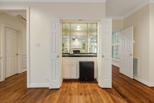 Building Photo - 3216 Rice Boulevard