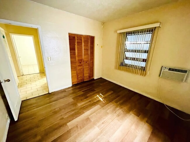 Building Photo - 1445 NW 16th Ave